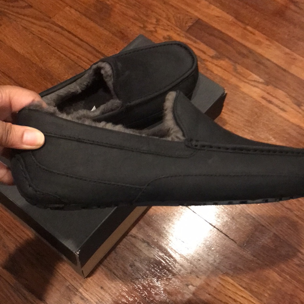 Slippers - Picture 2 of 3